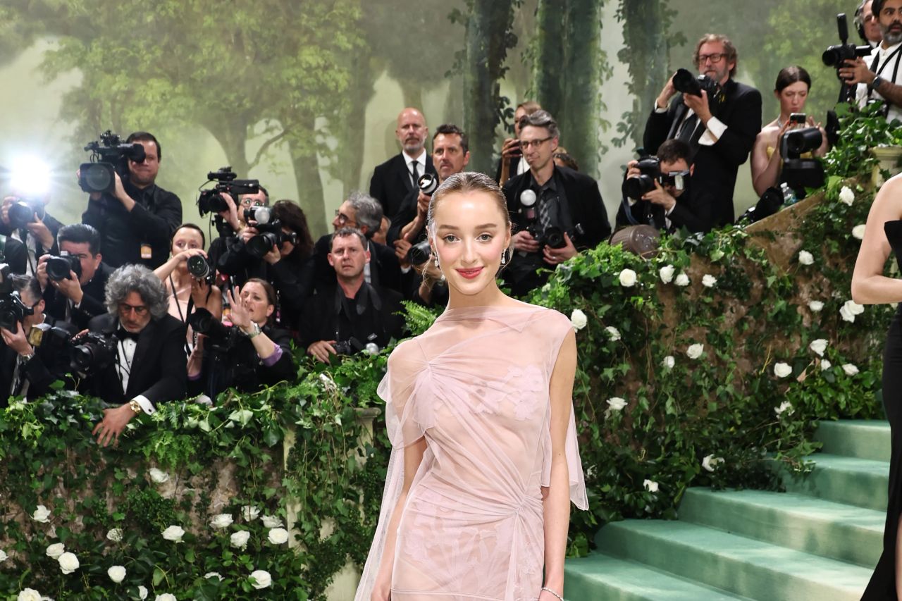 Phoebe Dynevor Makes History at Met Gala 2024 in Victoria Beckham Creation in New York06